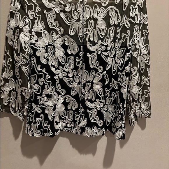 Elegant evening top by Alex Evenings size small. - Picture 4 of 6